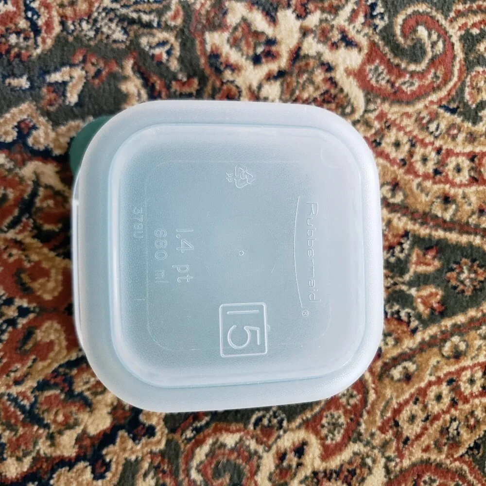Lot of 5 Food Storage Containers with lids - Various sizes - Picture 8 of 15